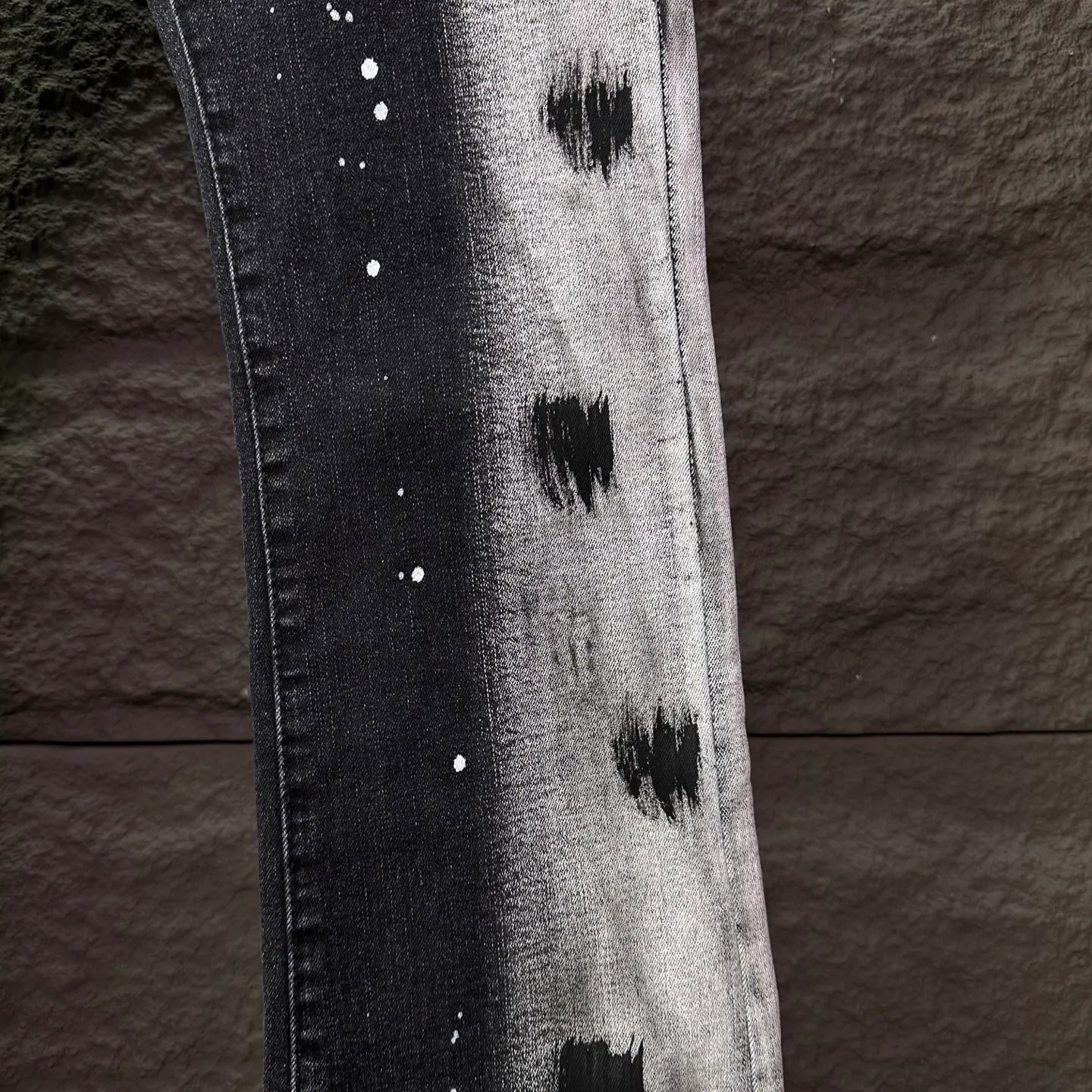PURPLE BRAND 2025 New Arrival Heavy Industry Contrasting Color Splash Ink Couple Style Washed Loose Bootcut Jeans High Version High Version Top Ceiling Quality Styles with different washed textures are very friendly to people with thin legs and thick legs. The loose bootcut style is very flattering to the leg shape. Moderate length that never goes out of style, easy and casual to match, basic styling for various styles, a must-have in the wardrobe! The fabric is stiff but also makes the upper body soft without losing texture. The washing process is even more perfect. It is a must-have item for everyone! ! ! Washed wheat, hang tag, pants label, three labels complete Color: washed black Size: 28, 30, 32, 34, 36 (five sizes)